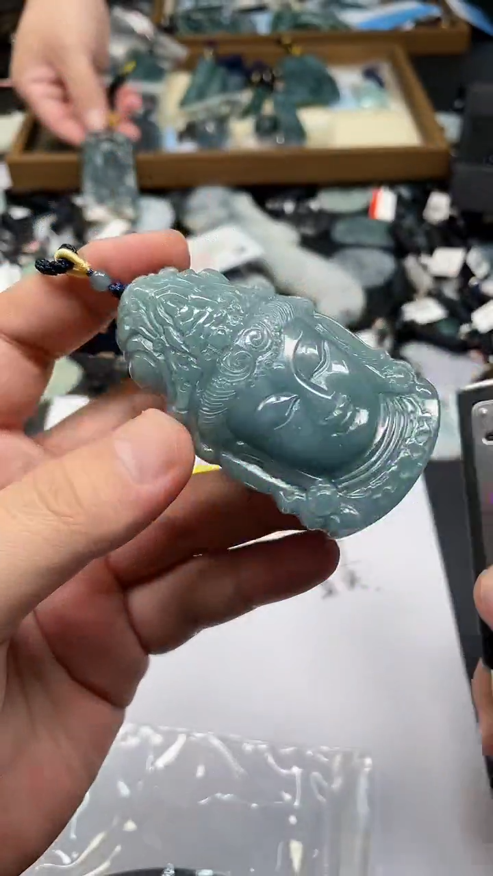 翡翠未镶嵌颈饰 多样性发其一