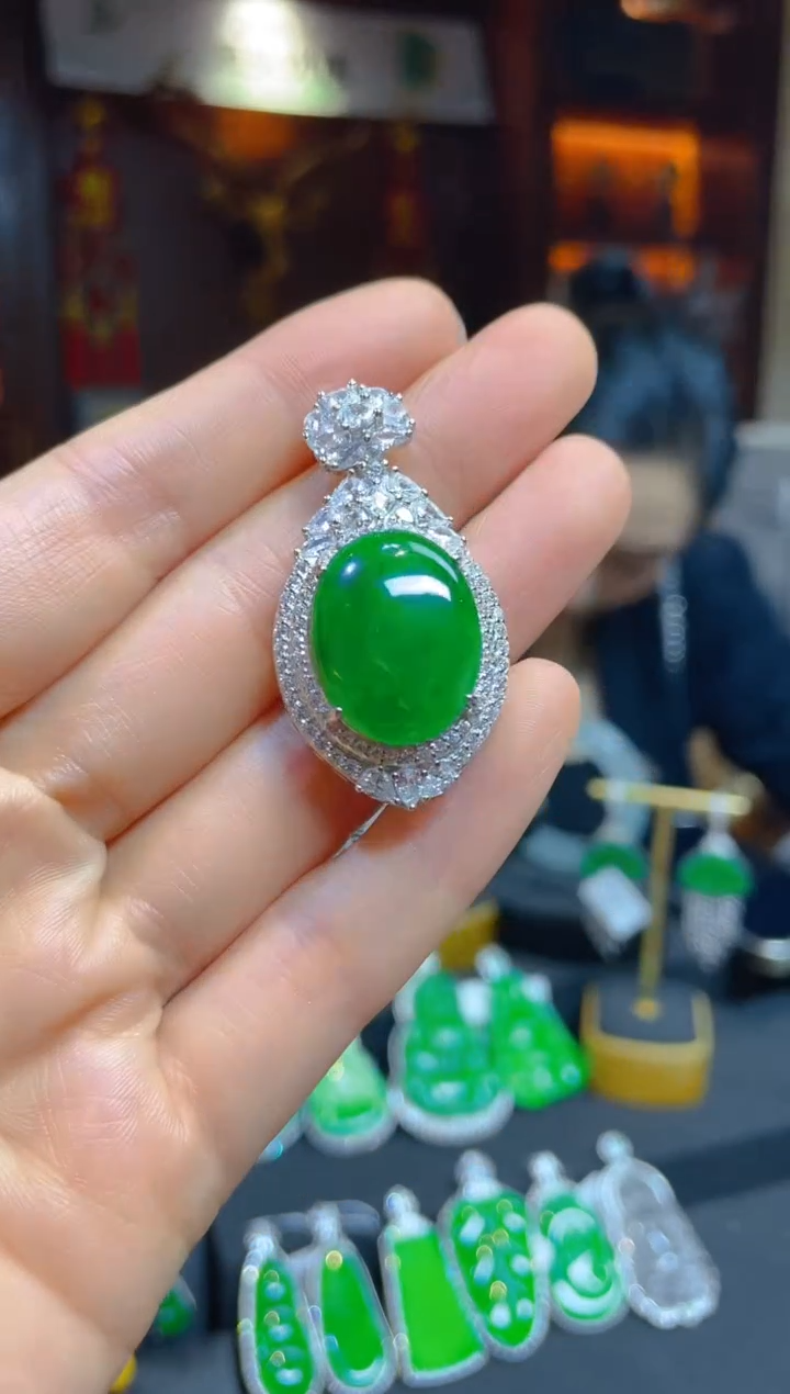 【闪购商品】翡翠颈饰银S925镶嵌117482天然A货翡翠蛋面