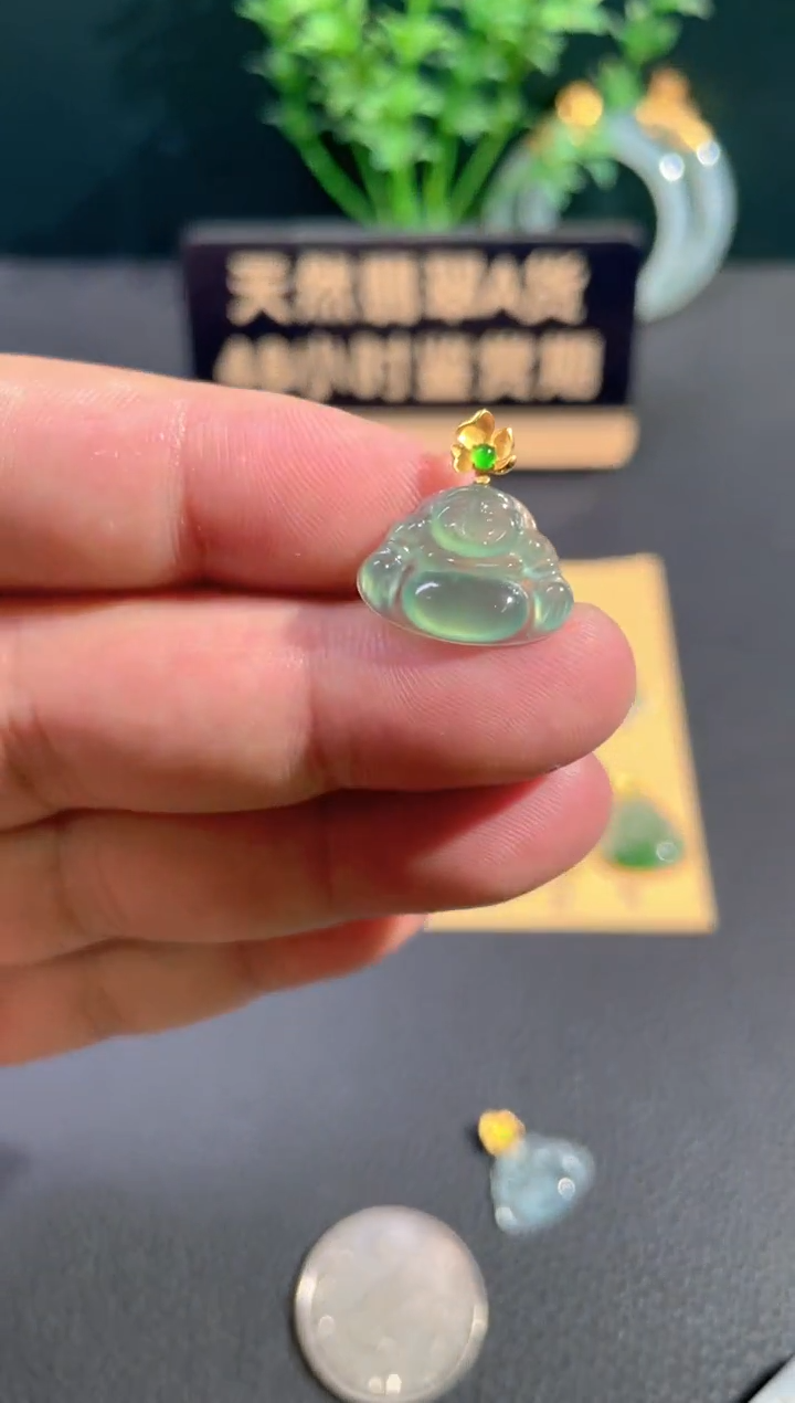 颈饰18K金镶嵌翡翠翡翠