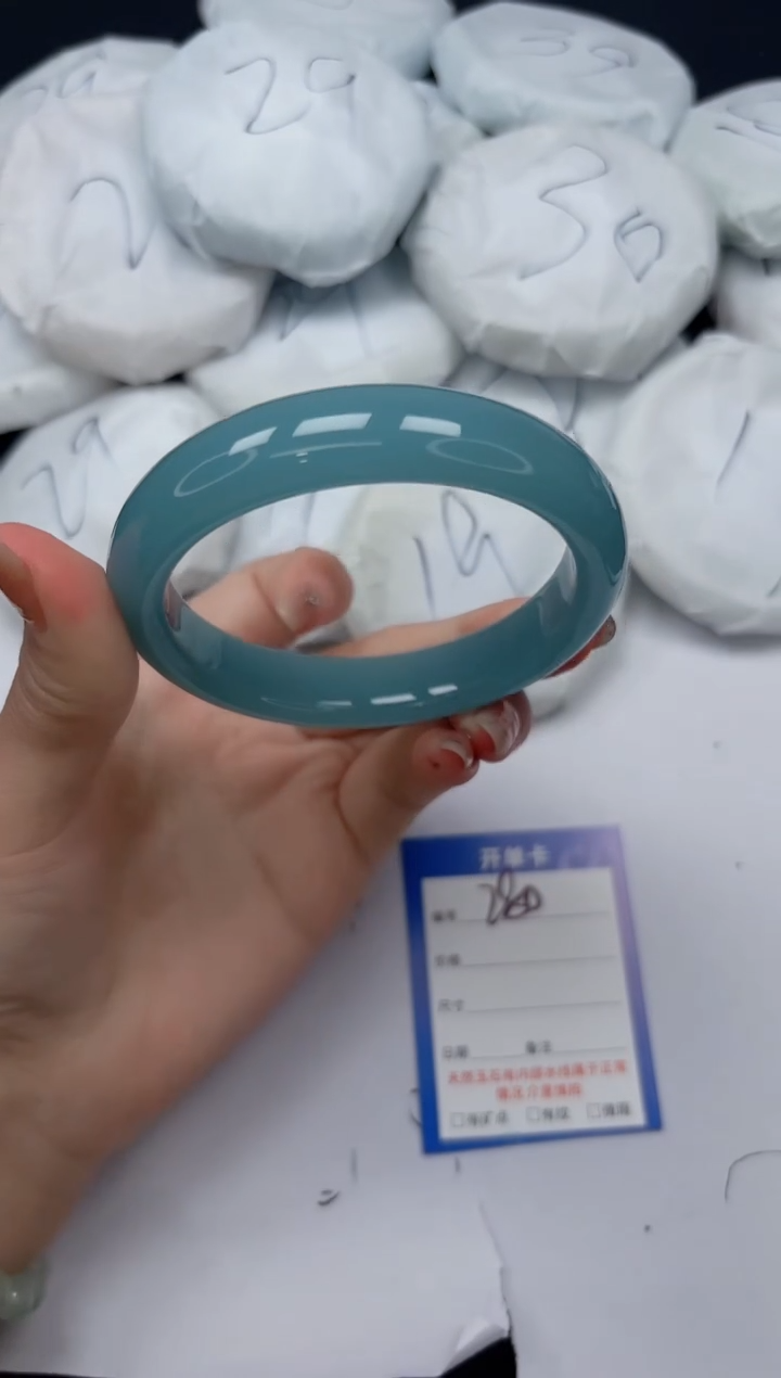 未镶嵌手镯石英质玉280/62.5