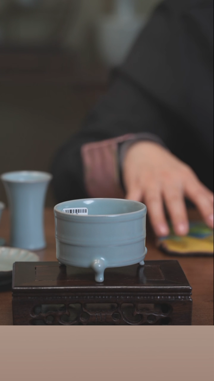 【闪购商品】清凉寺原产地仿古釉手工汝瓷三足炫纹尊