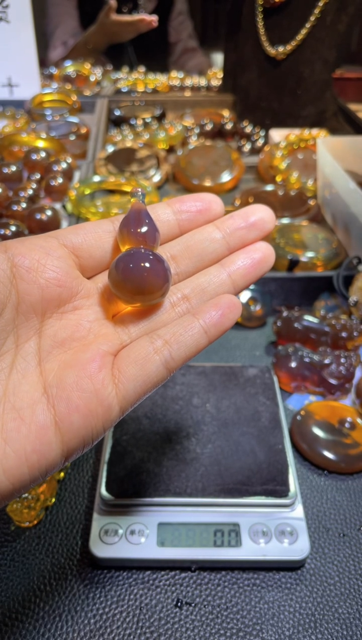 【闪购商品】琥珀裸石未镶嵌葫芦吊坠