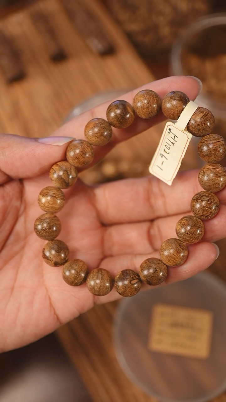 沉香手串越南惠安红土1.16-13克+hy1026