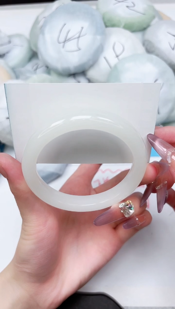 石英质玉手镯未镶嵌40-60.1