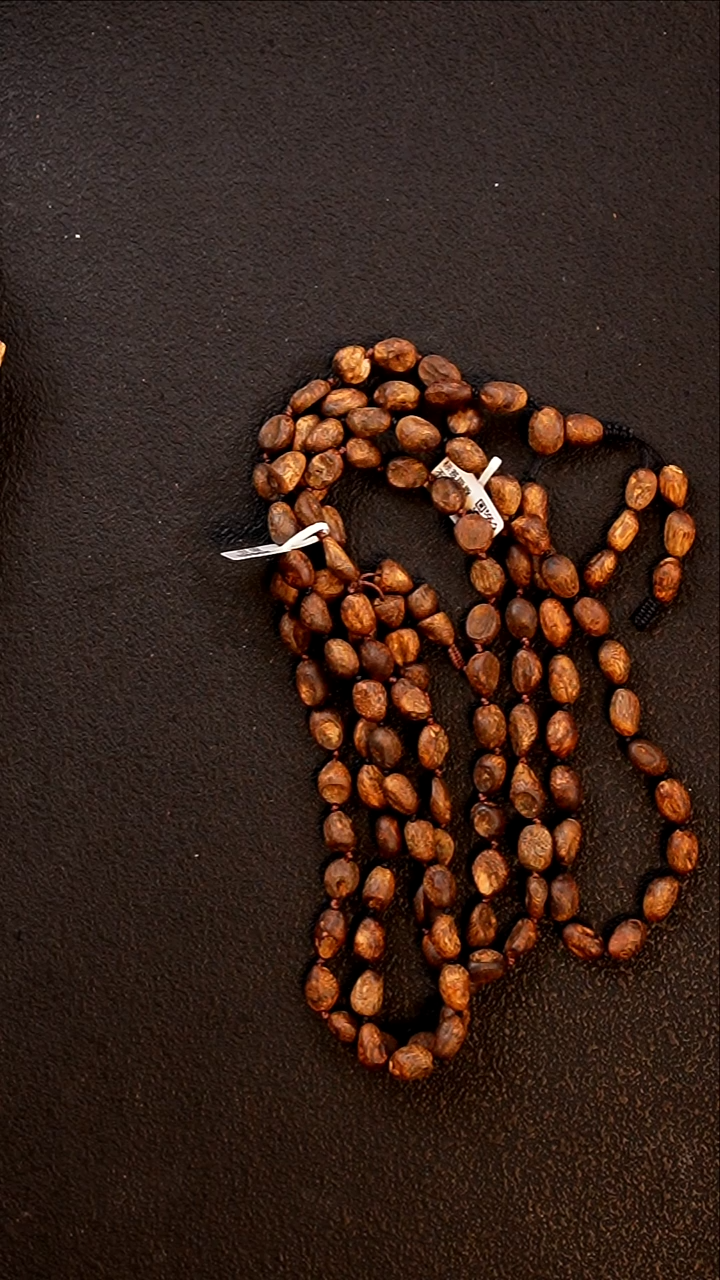 沉香手串多样性发其一 莺歌绿棋楠随型留疤多圈