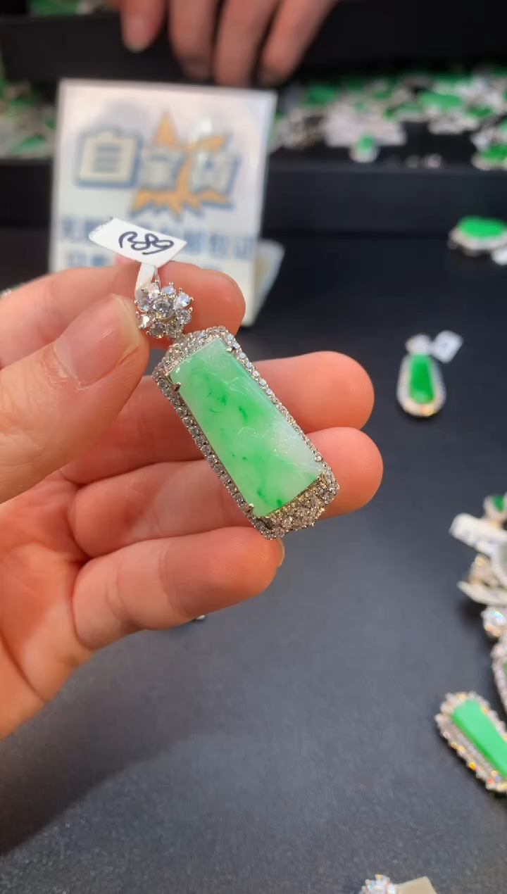 【闪购商品】翡翠颈饰银S925镶嵌翡翠