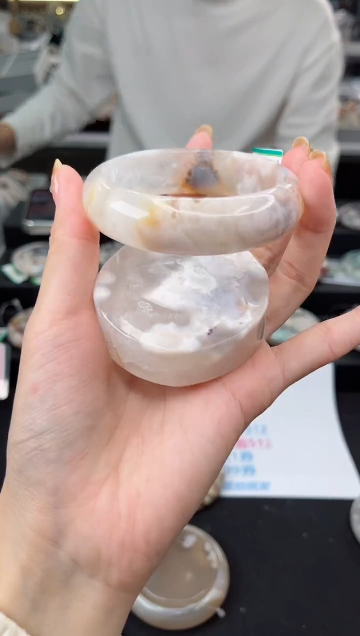 【闪购商品】石英质玉手镯未镶嵌60圈口（不退不换）1681191