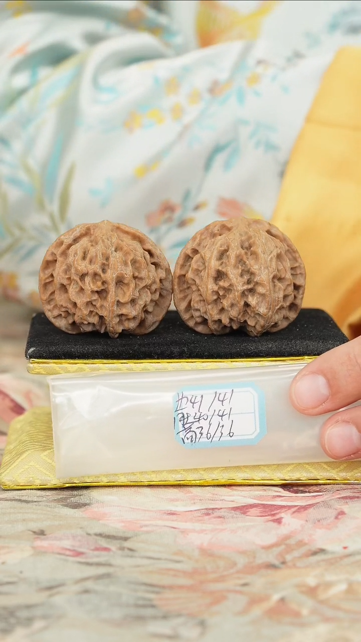 【闪购商品】文玩核桃把件苹果园