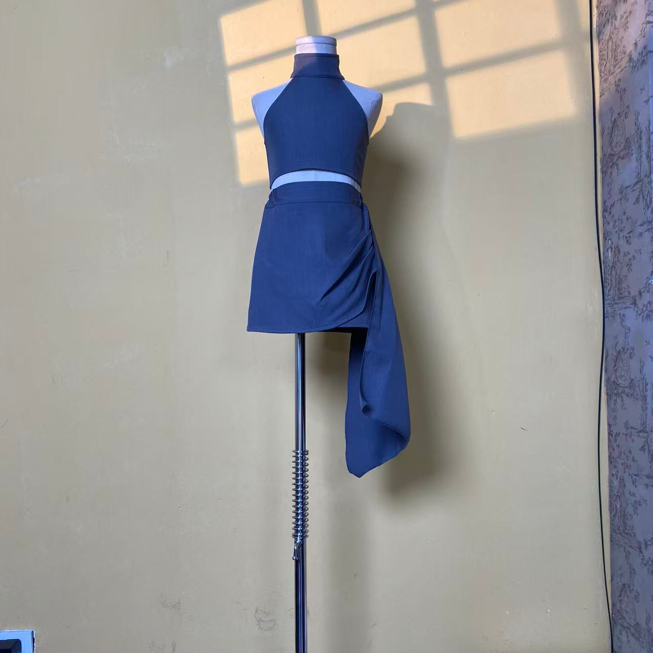310灰色套装潮服模特走秀潮服时尚重工服装