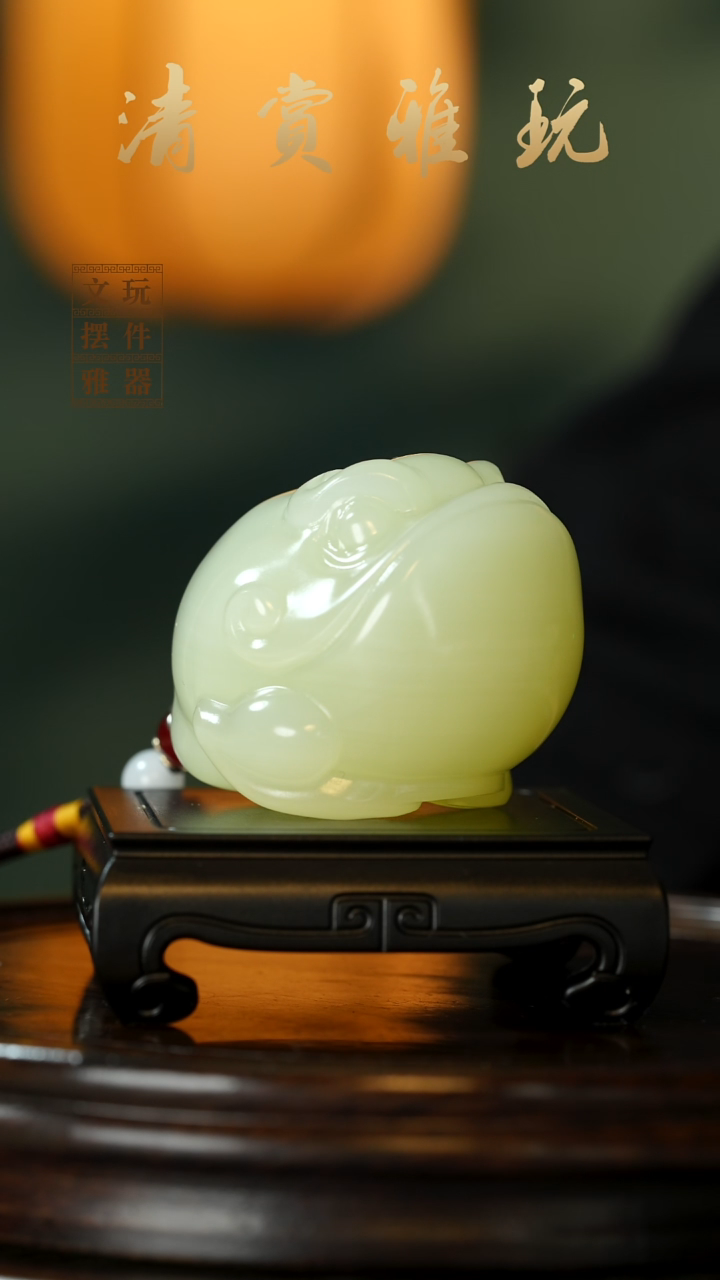 玉《大嘴金蟾》手把件摆件