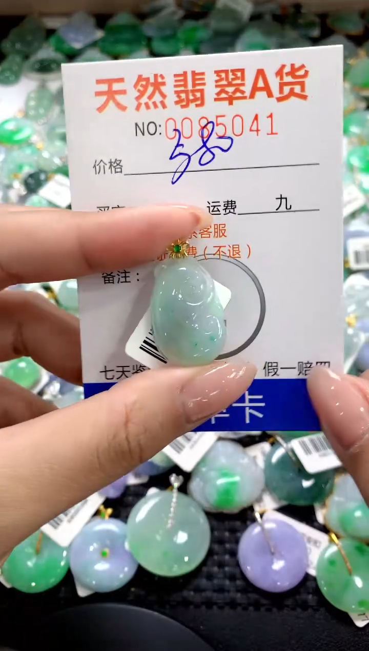 翡翠18K金镶嵌颈饰1111111111111111