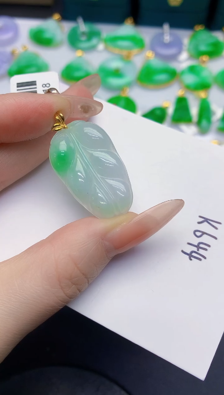 颈饰18K金镶嵌翡翠缅甸天然翡翠A货