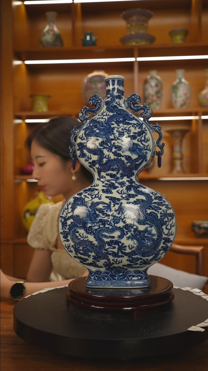 其他寂**斯青花九龙穿云葫芦瓶