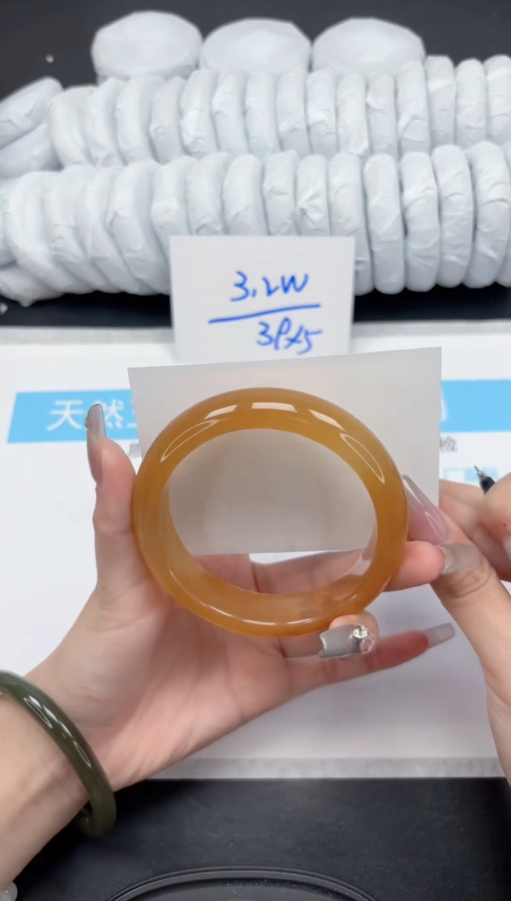 【闪购商品】石英质玉手镯未镶嵌397-61.5