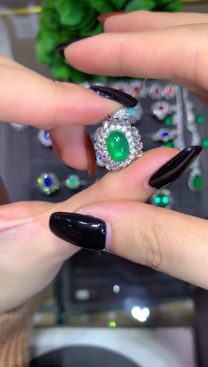 吊坠(不含链)18K金镶嵌祖母绿2.13CT