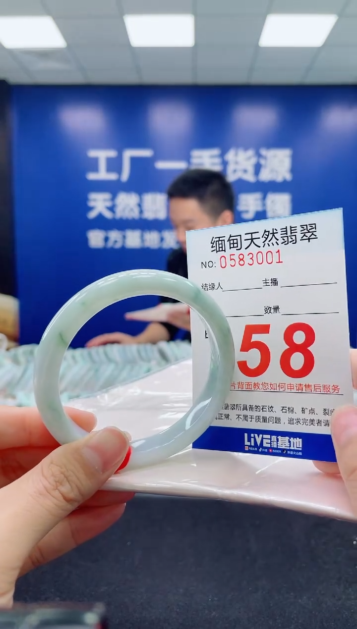 未镶嵌手镯翡翠天然翡翠手镯