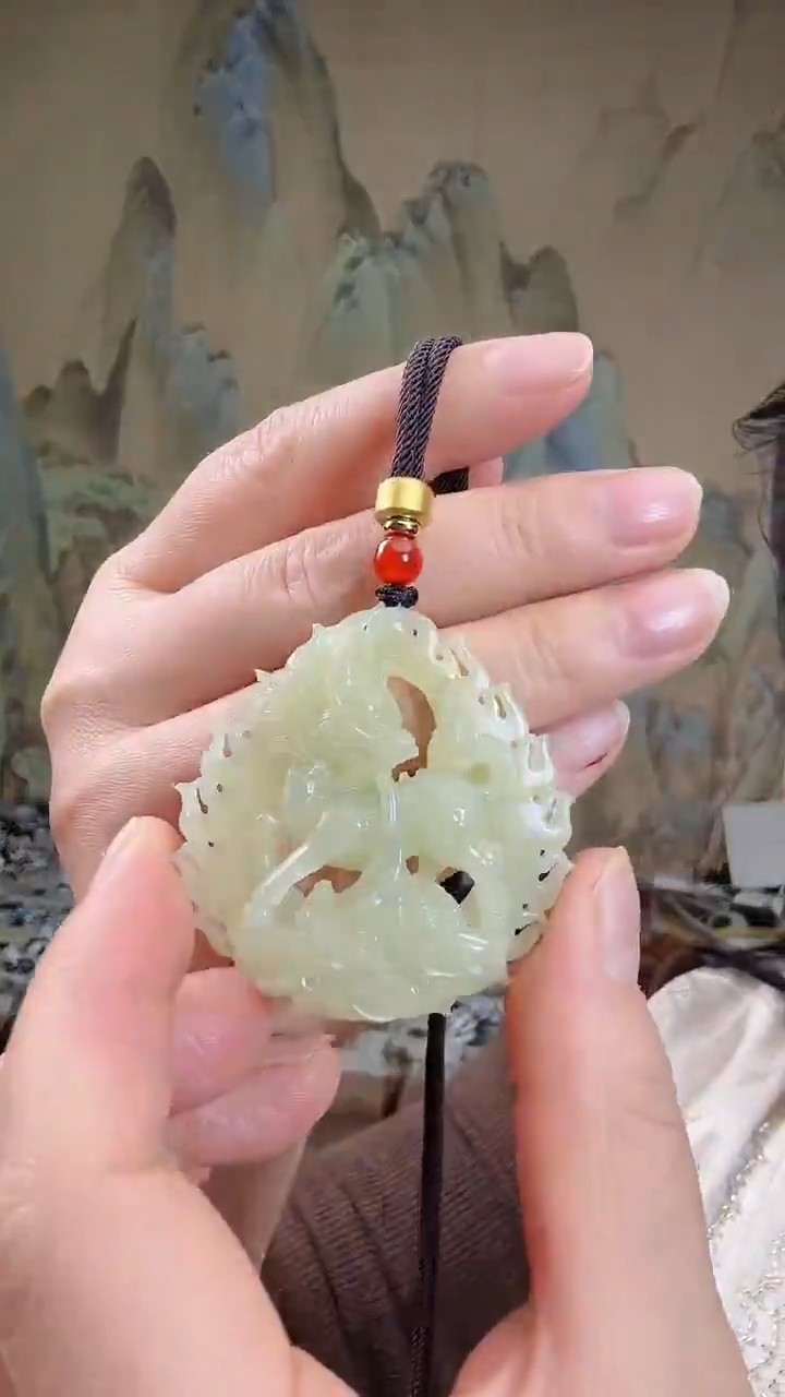 颈饰未镶嵌和田玉.