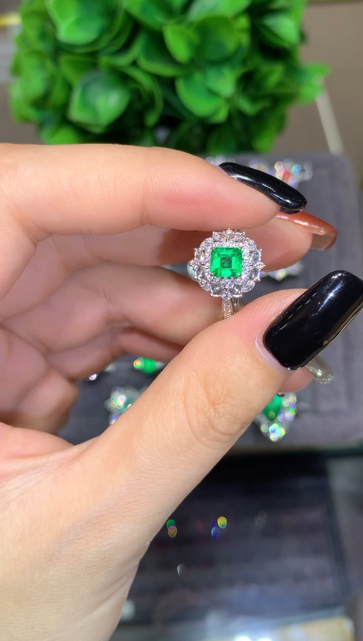 18K金镶嵌戒指祖母绿0.5ct哥伦比亚