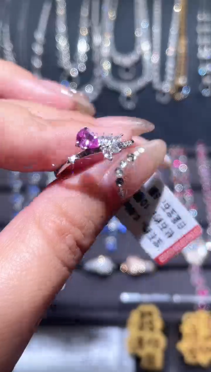 【闪购商品】彩色蓝宝石戒指18K金镶嵌彩蓝宝戒指
