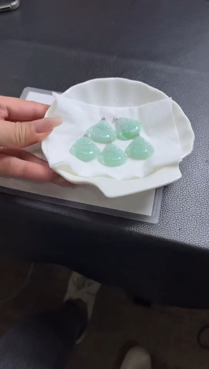 【闪购商品】翡翠颈饰18K金镶嵌A262多样性发一件/配绳子