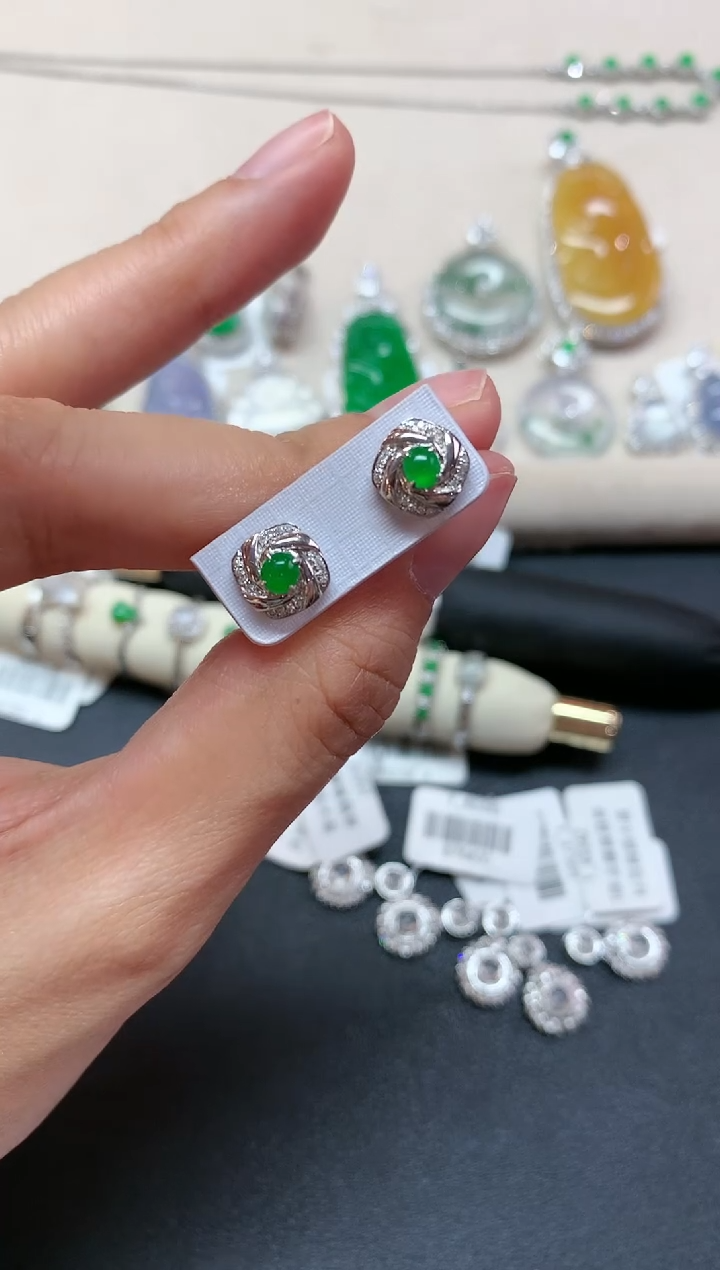 【闪购商品】翡翠耳饰18K金镶嵌Q101|3880