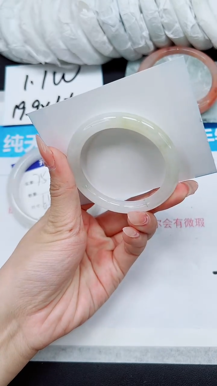 【闪购商品】石英质玉手镯未镶嵌A76-52*53