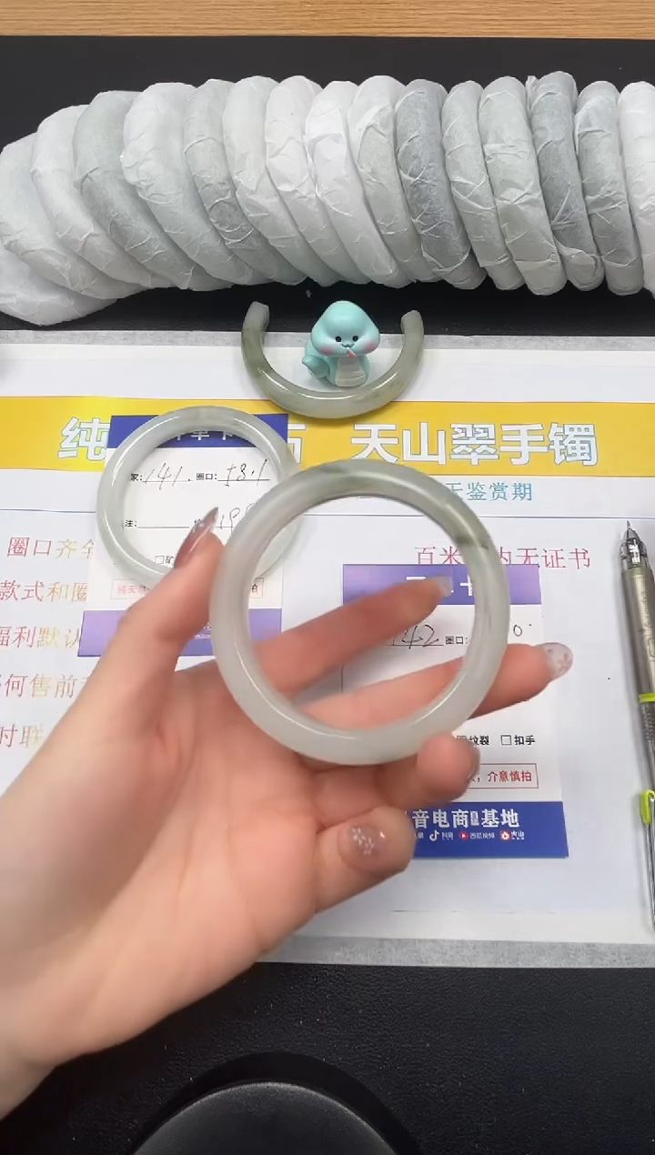 【闪购商品】石英质玉手镯未镶嵌142-58