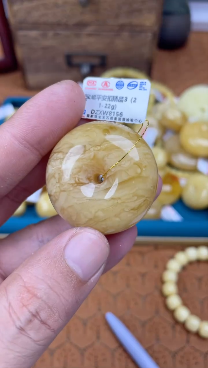 【闪购商品】琥珀裸石未镶嵌  DZWY8156多样性发其中一件