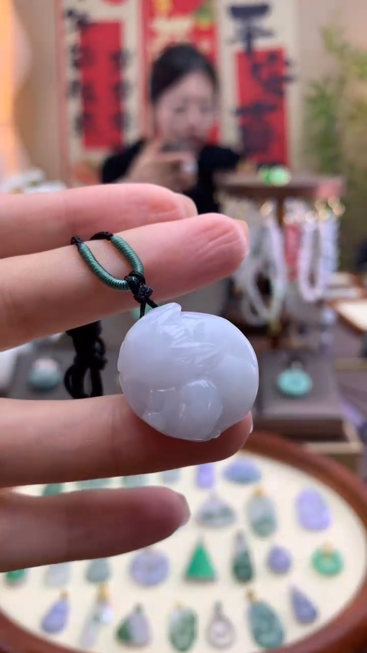 【闪购商品】翡翠颈饰未镶嵌九尾狐