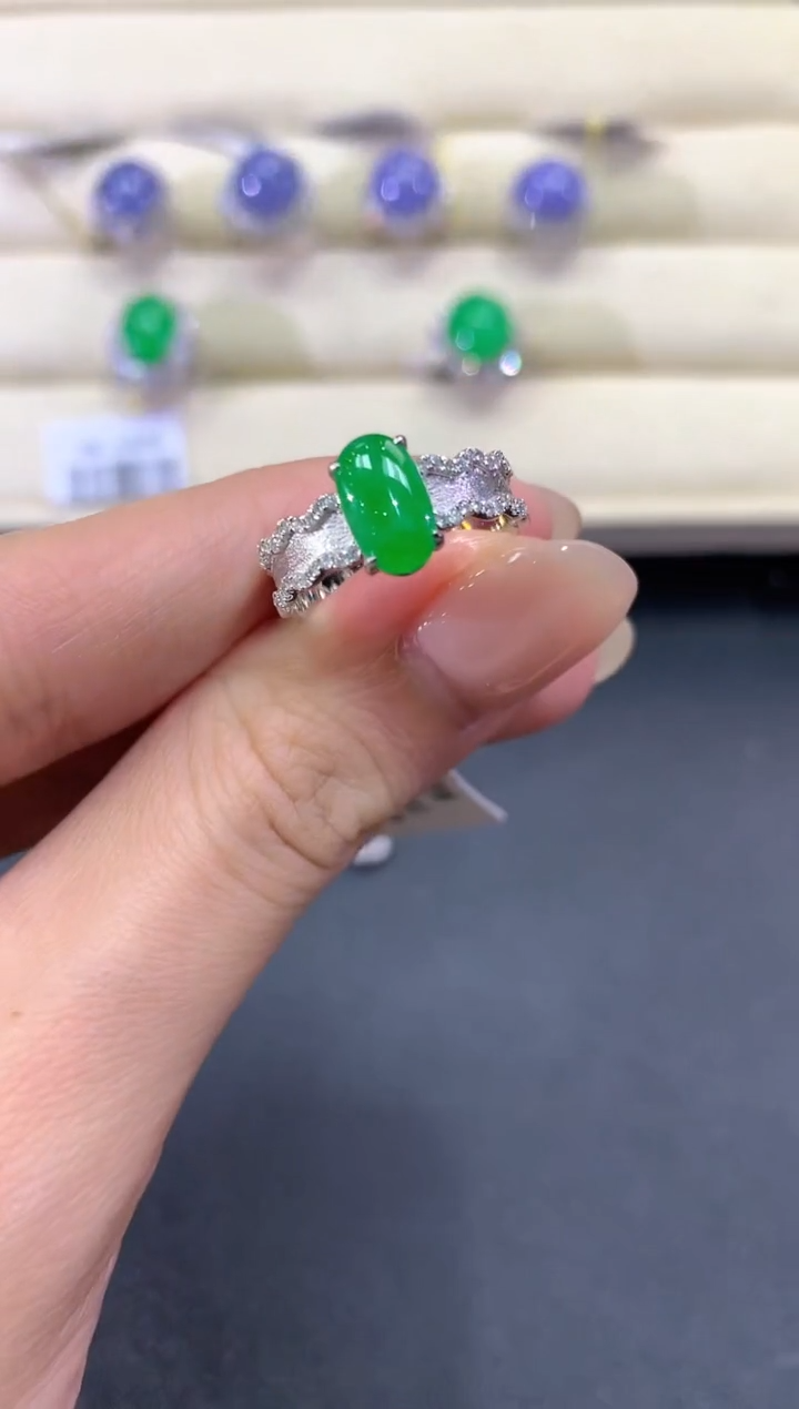 【闪购商品】翡翠戒指18K金镶嵌a401