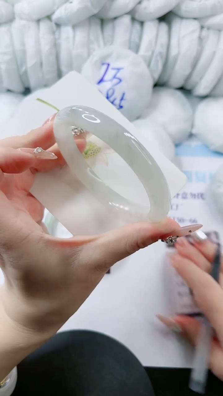 【闪购商品】石英质玉手镯未镶嵌多样性发货L149-63