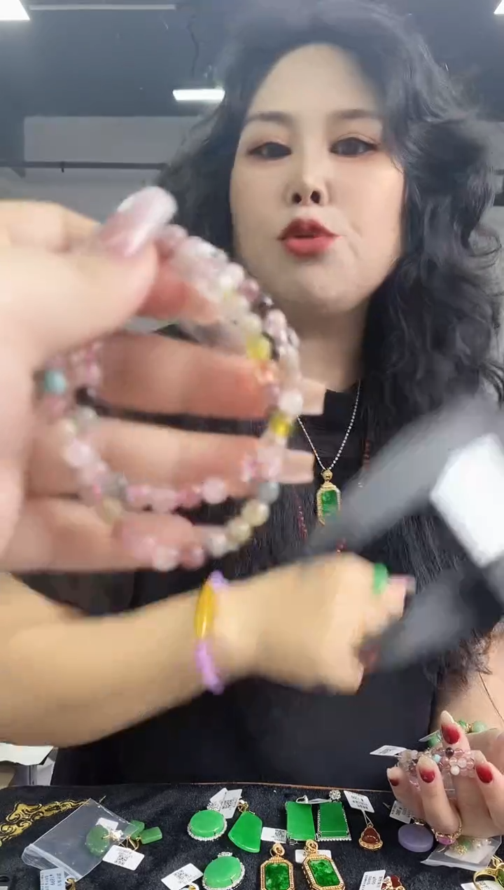 手串未镶嵌水晶多样性发其一，颜色微差