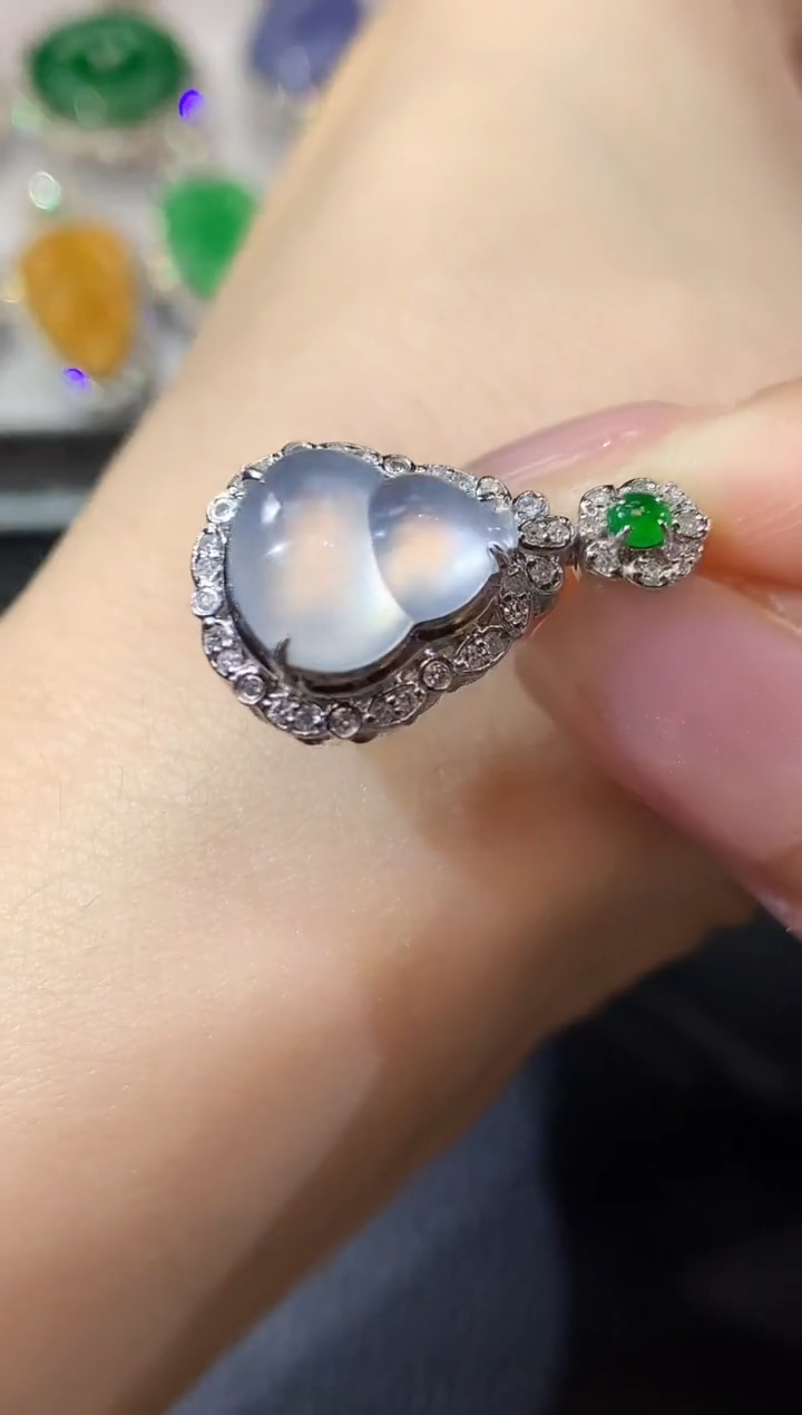 【闪购商品】翡翠吊坠(不含链)18K金镶嵌A44