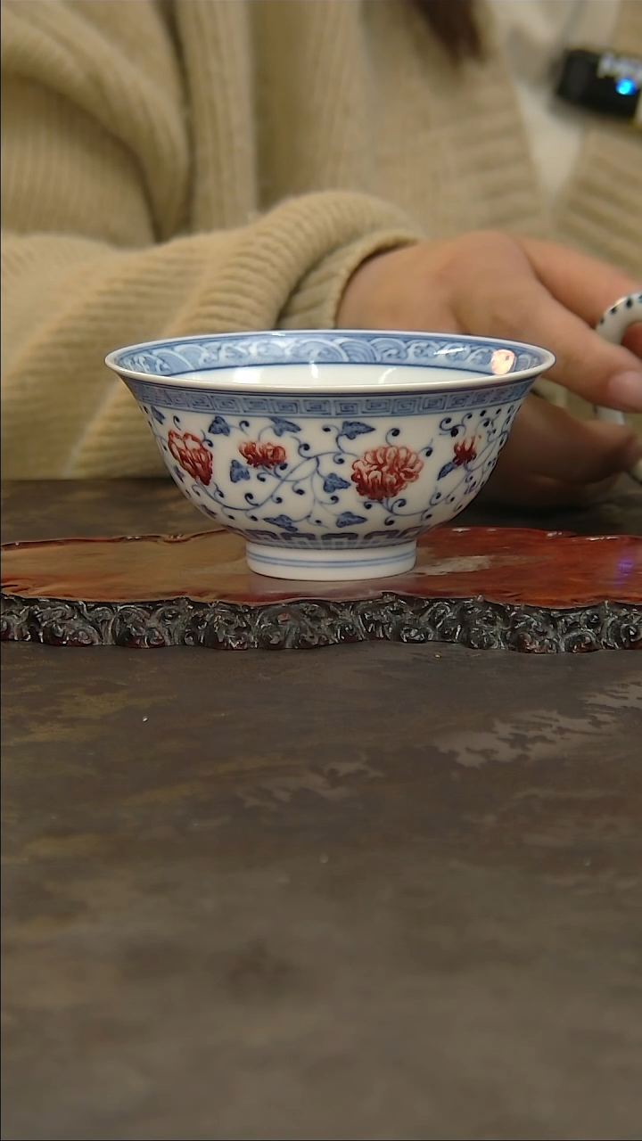 【闪购商品】青花手绘缠枝釉里红主人杯