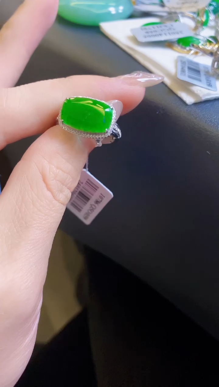 【闪购商品】定制翡翠18K金镶嵌戒指