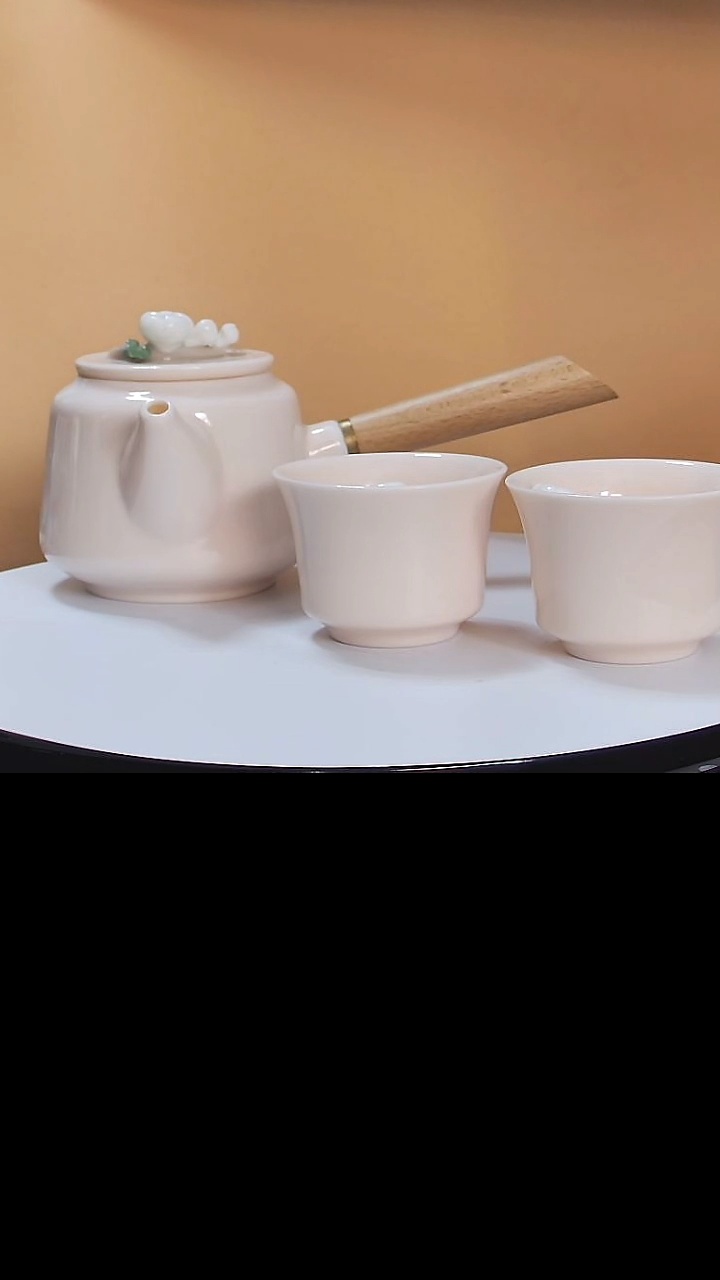 【闪购商品】粉色捏花陶瓷套装（1茶壶+2杯）