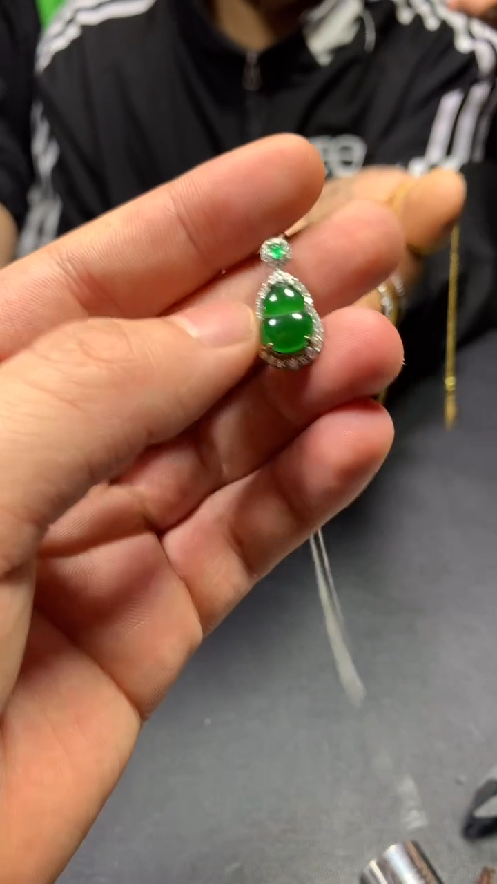 【闪购商品】翡翠吊坠(赠链)未镶嵌0698921646/多样性发一