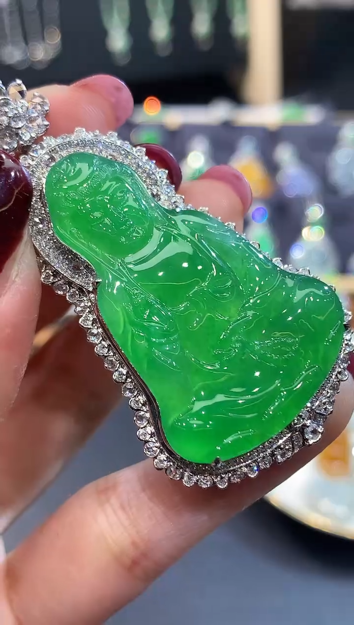 吊坠(不含链)18K金镶嵌翡翠多样性发其一