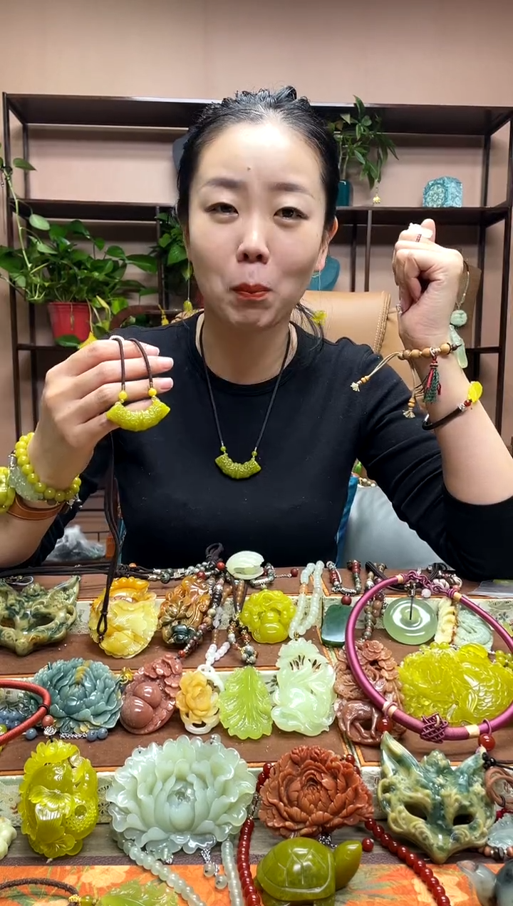 未镶嵌岫玉吊坠多样性发货发其中之一