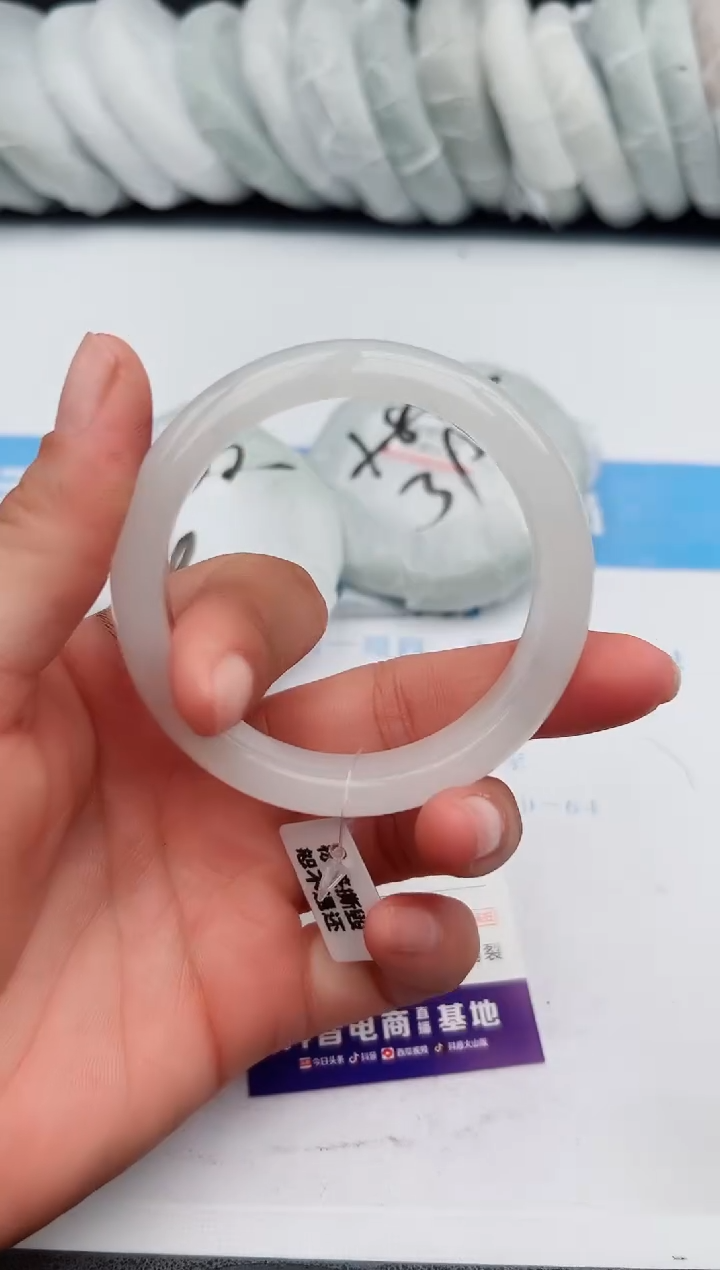 【闪购商品】石英质玉手镯未镶嵌z161-B54-55