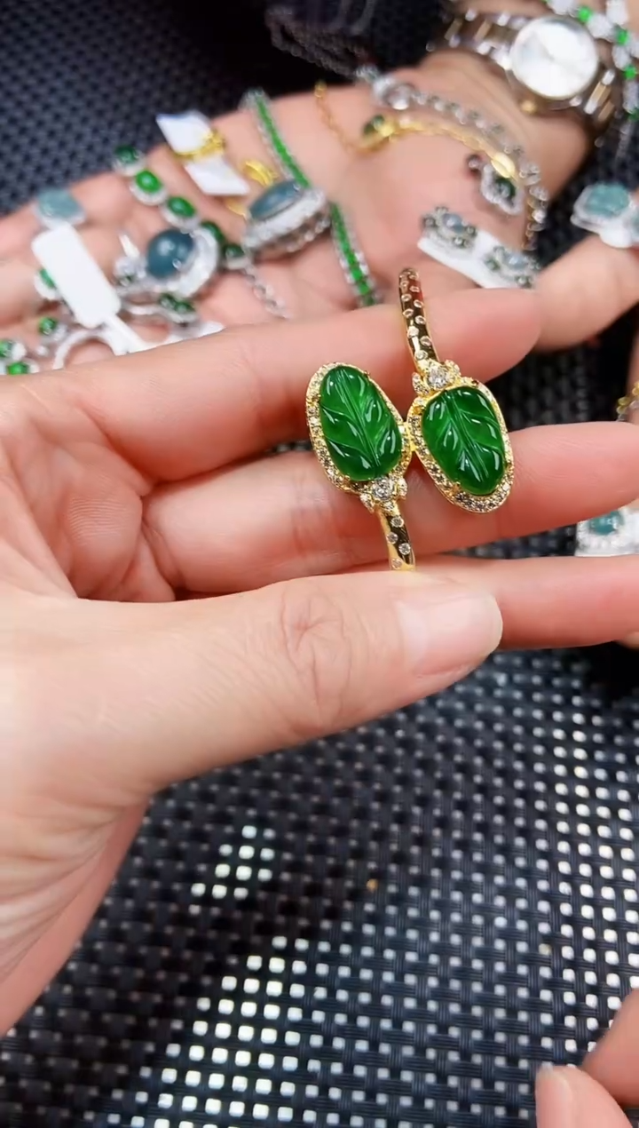 【闪购商品】翡翠手镯未镶嵌11111111