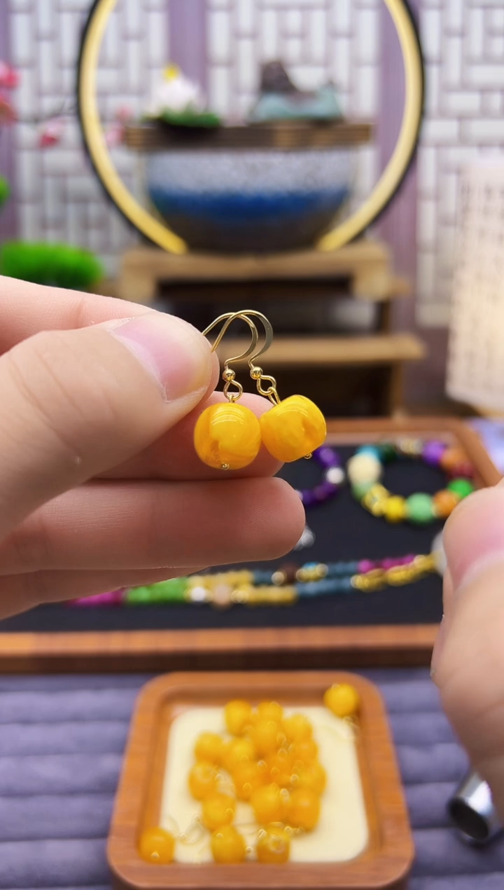 14K金镶嵌蜜蜡耳饰E01