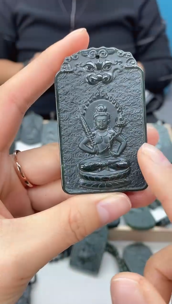 颈饰未镶嵌和田玉牛