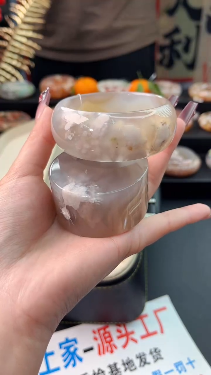 【闪购商品】石英质玉手镯未镶嵌赠送镯心（55圈口）