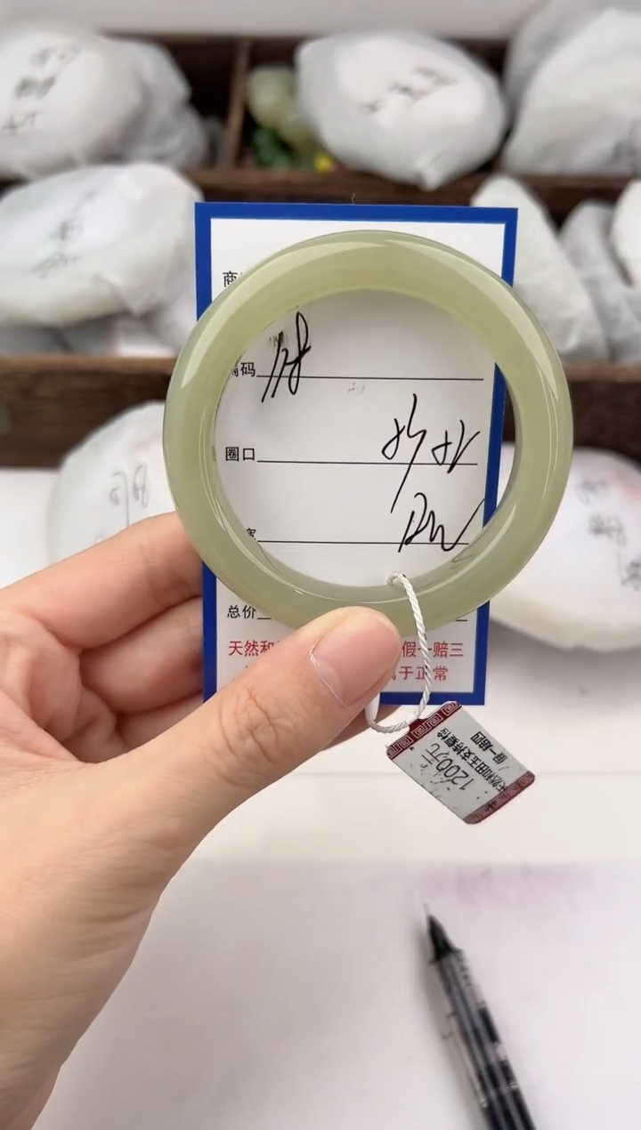 未镶嵌手镯和田玉118颜色微差无瑕疵