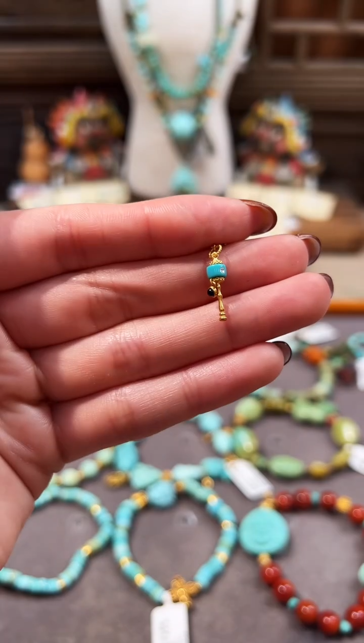 18K金镶嵌绿松石提溜转经筒