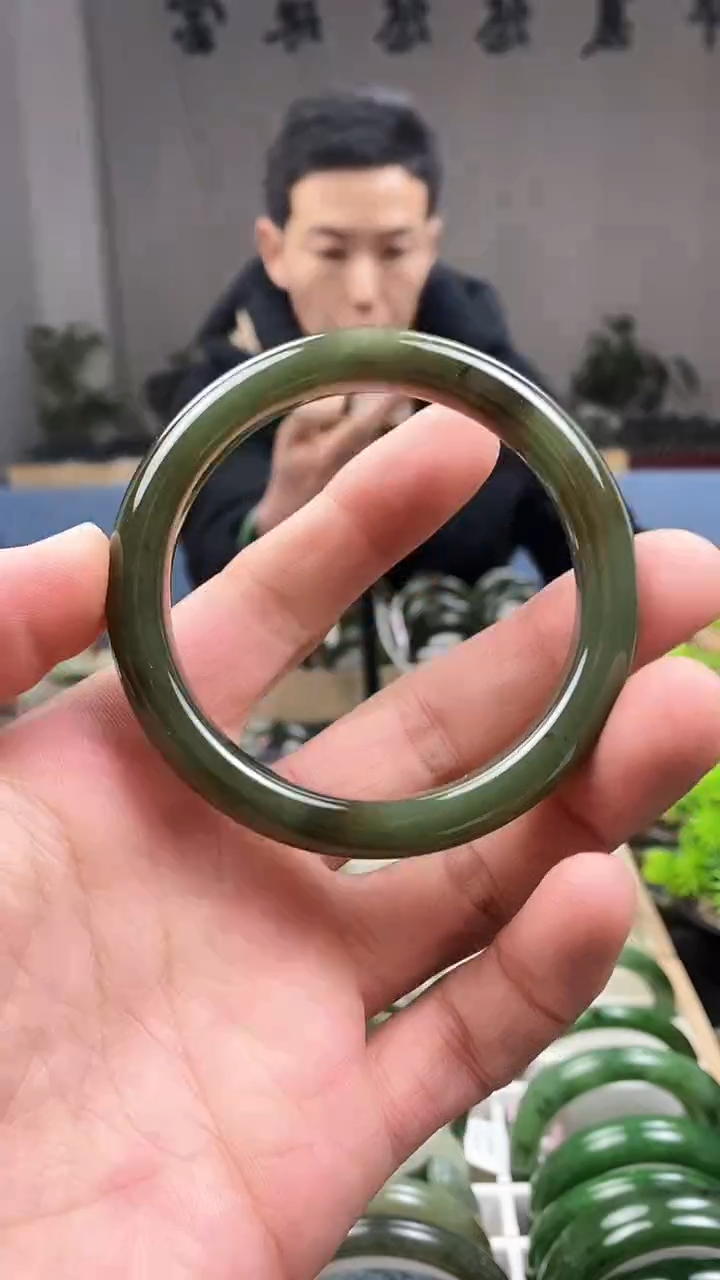 【闪购商品】和田玉手镯未镶嵌56