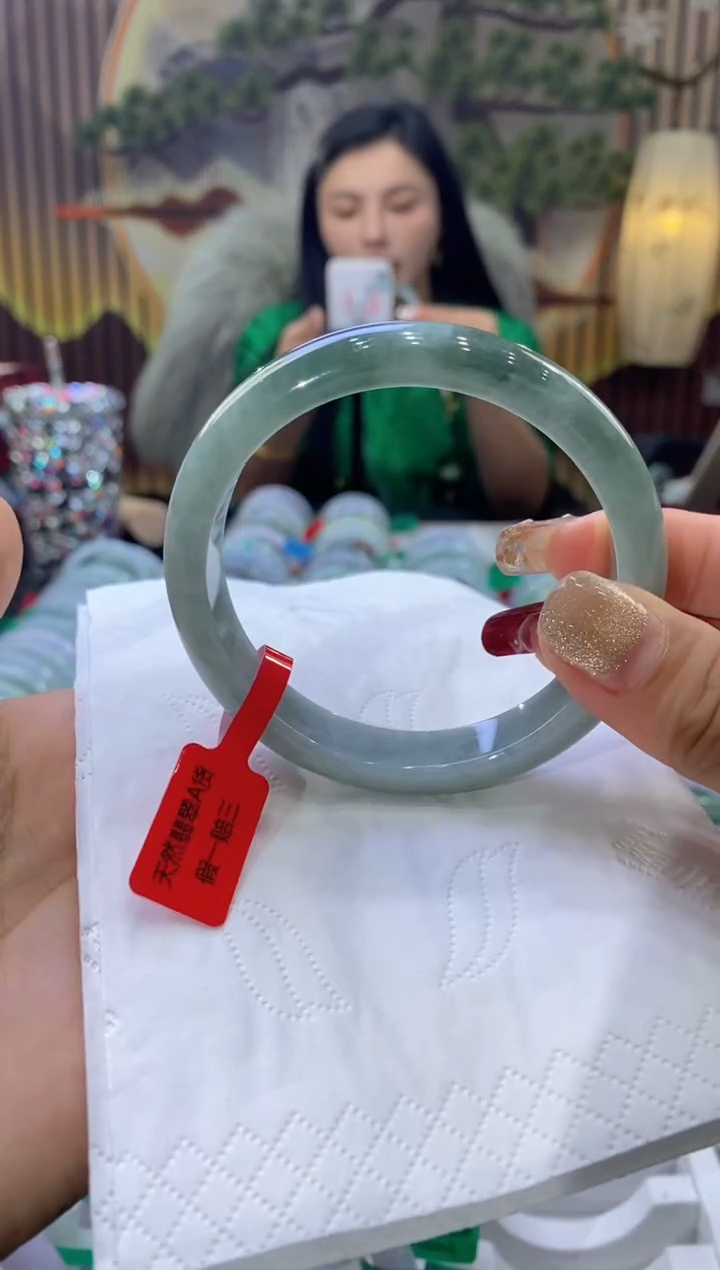 【闪购商品】翡翠手镯未镶嵌多人00039