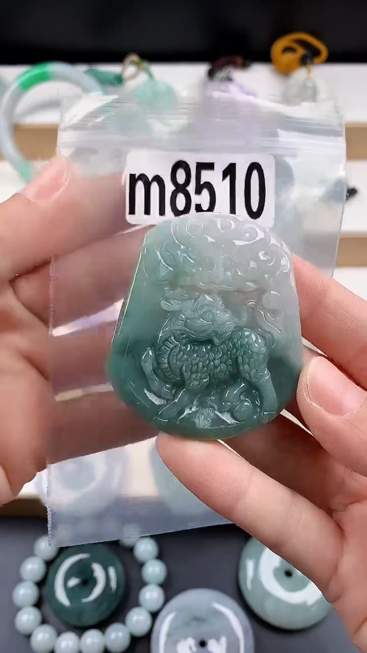 颈饰未镶嵌翡翠天然翡翠吊坠挂件