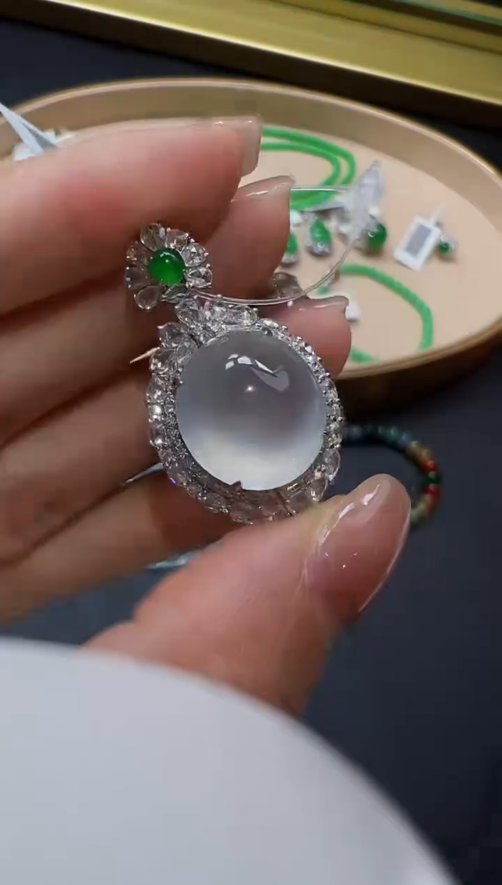 翡翠18K金镶嵌颈饰DFZ0802-74